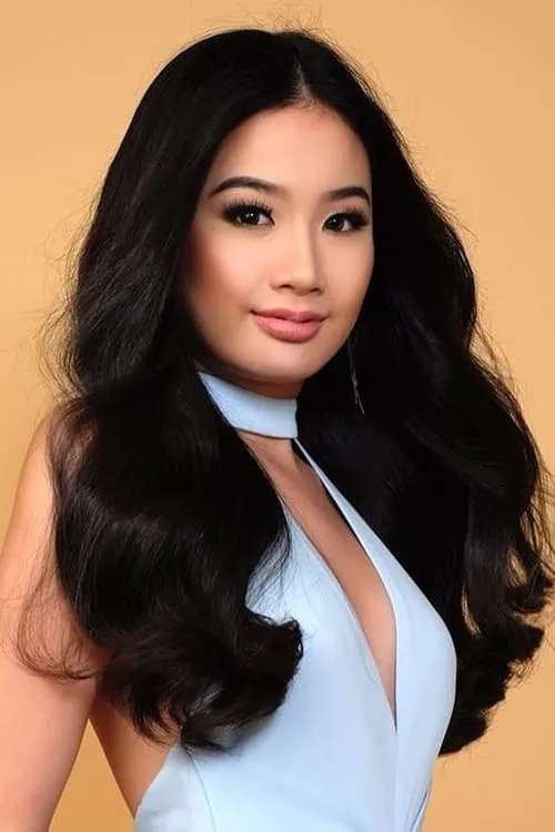 Sophia Senoron interpretando a Shelby