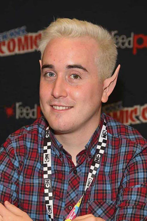 Spencer Rothbell interpretando a Clarence