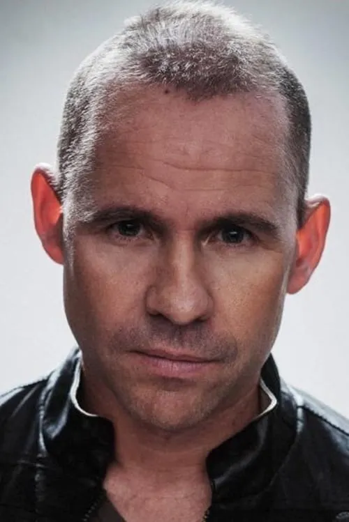 Kevin Simm ha trabajado con Spike Dawbarn en 1 ocasiones