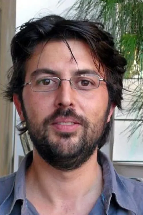 Stavros Raptis interpretando a The Friend