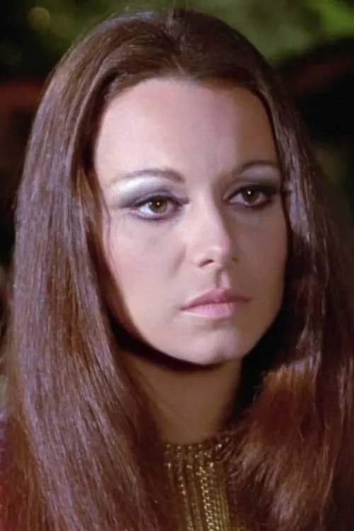 Stefania Doria interpretando a Simonetta La Rosa