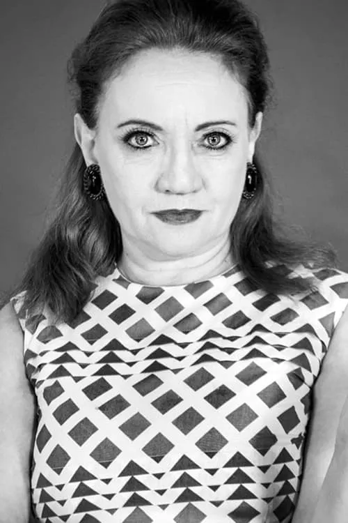 Stella Galazzi interpretando a