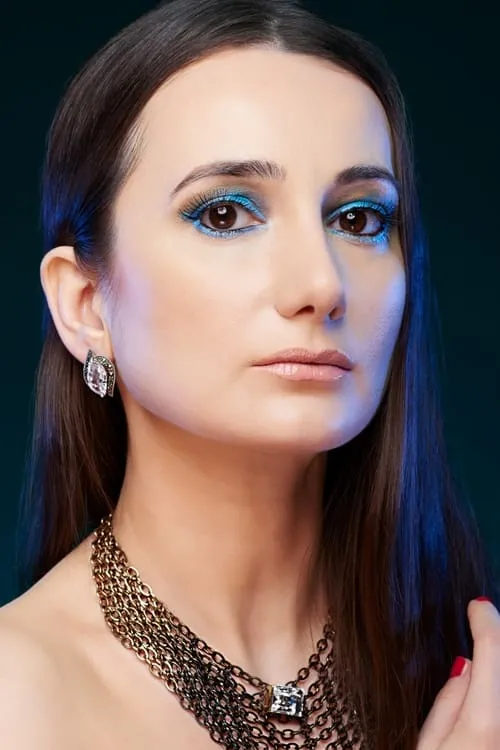 Edward Nyahay ha trabajado con Stella Stark en 1 ocasiones