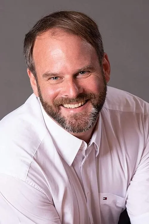 Stephan Buschmann interpretando a Guest