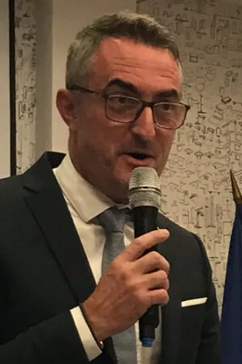 Pascal Perrineau ha trabajado con Stéphane Ravier en 1 ocasiones