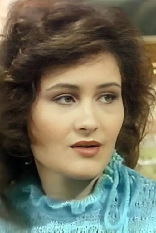 Stephanie Grant interpretando a Louisa