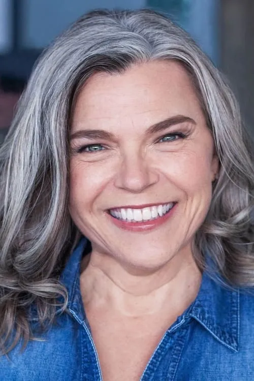 Stephanie S. Lindsay interpretando a Operator (voice)