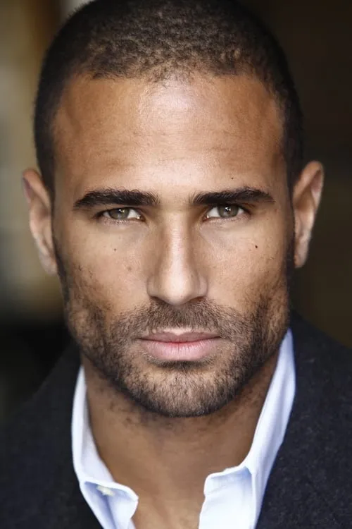 Stephen Simon interpretando a Detective Sherman