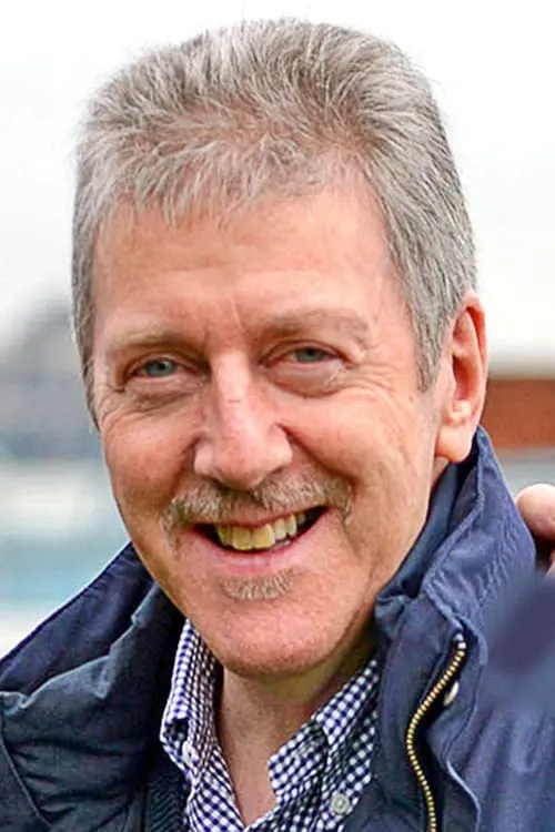 Stephen Travers interpretando a Himself