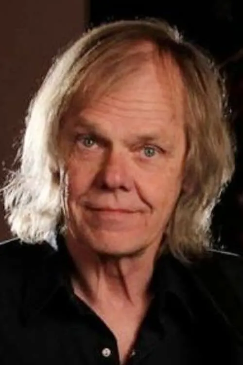 Steve Jay interpretando a 