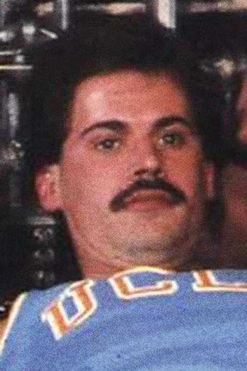 Steve Savage interpretando a Martin