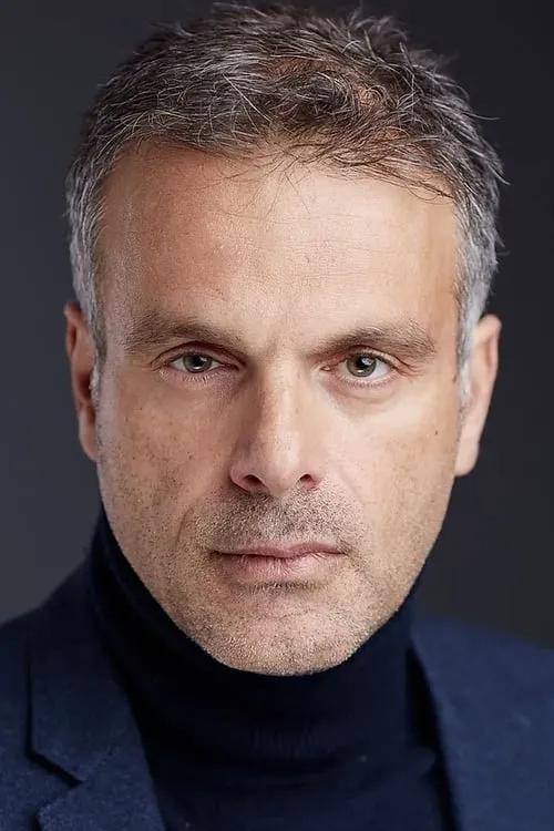 Steve Suissa interpretando a le rocker