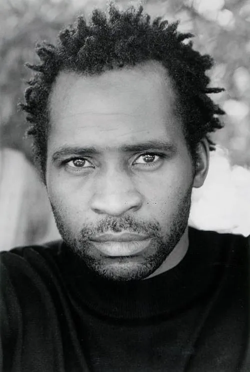 Steve White interpretando a Michael