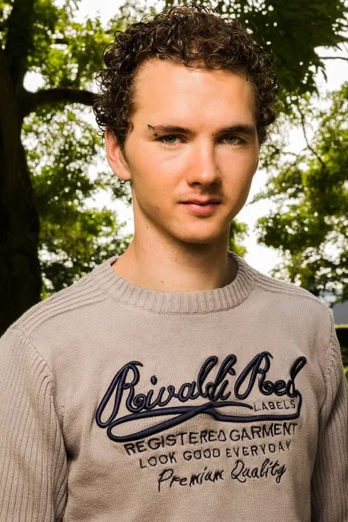 Steven Claire — personaje: Greg