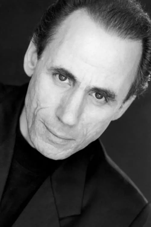 Steven J. Oliver interpretando a Ruben