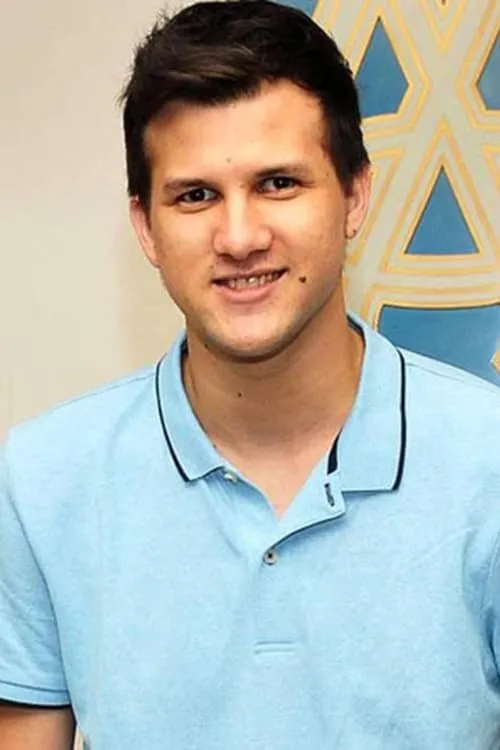 Stuart Collin interpretando a 