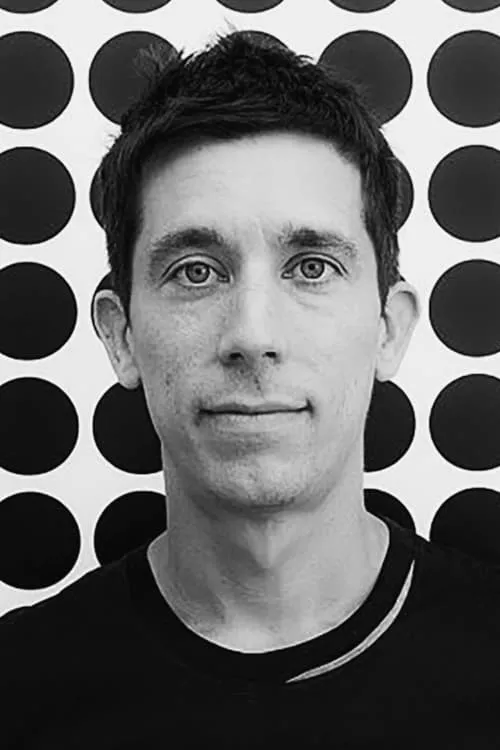 Stuart Price interpretando a Self - Keyboards & Guitar