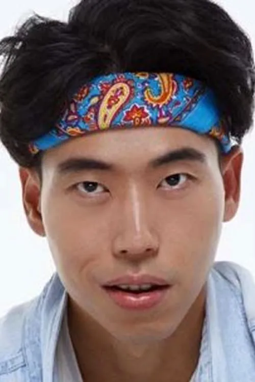 Sukhapat Lohwacharin interpretando a Forensic Investigator (segment Ghost Legacy)