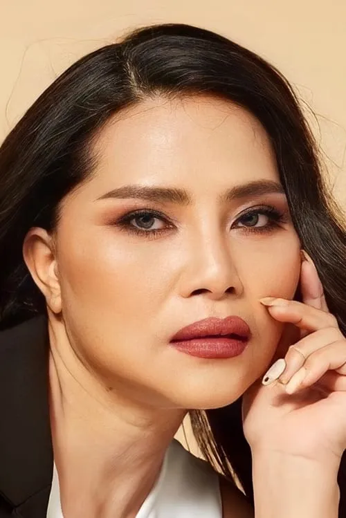 Thakrit Tawanpong ha trabajado con Sunaree Ratchasima en 1 ocasiones