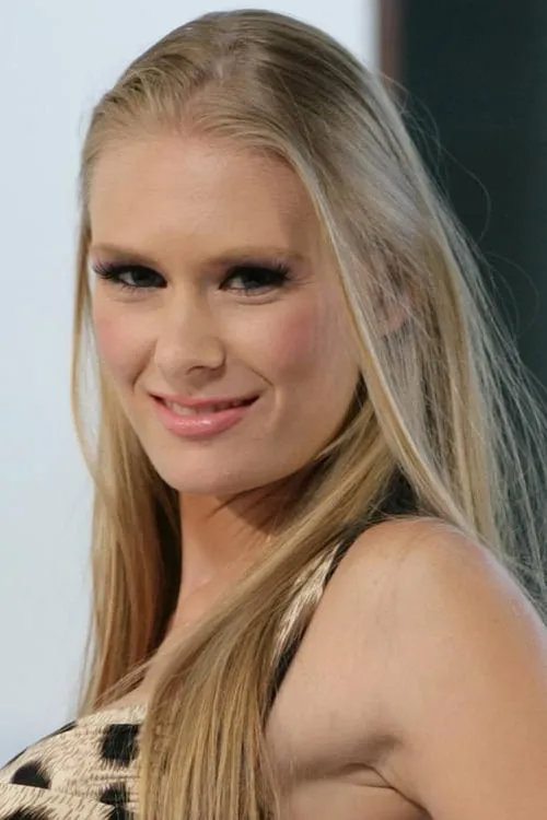 Sunset Diamond interpretando a