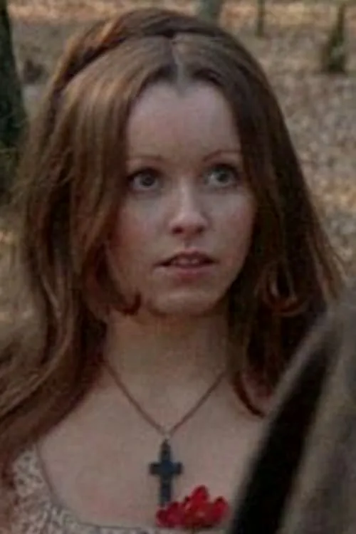 Susanna East interpretando a Teenage Girl