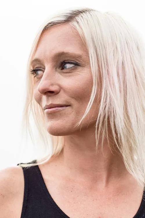 Susi Mai interpretando a Herself - Rider