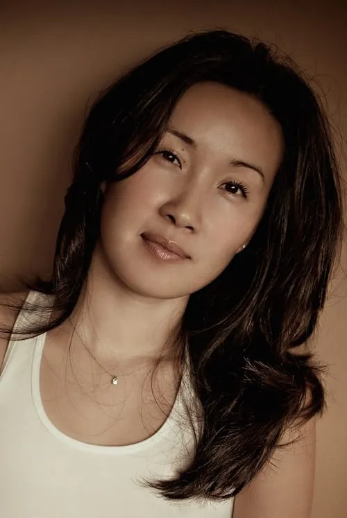 Susie Lee interpretando a Female Doctor