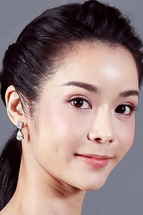 Suttida Kasemsant Na Ayutthaya interpretando a Pon