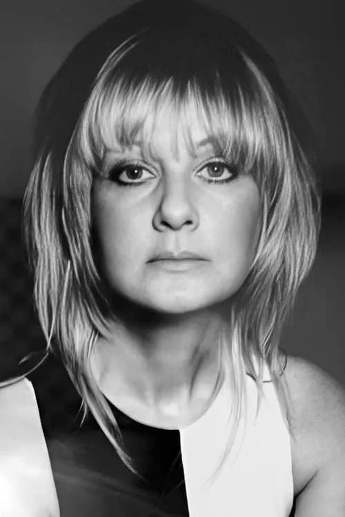 Suzanne Barker interpretando a Rita