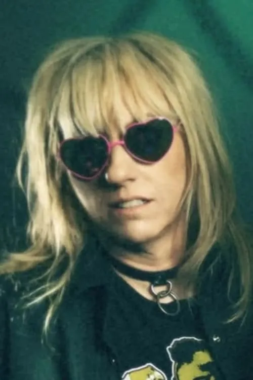 Suzi Gardner interpretando a Self