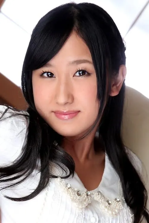 Suzu Ichinose interpretando a