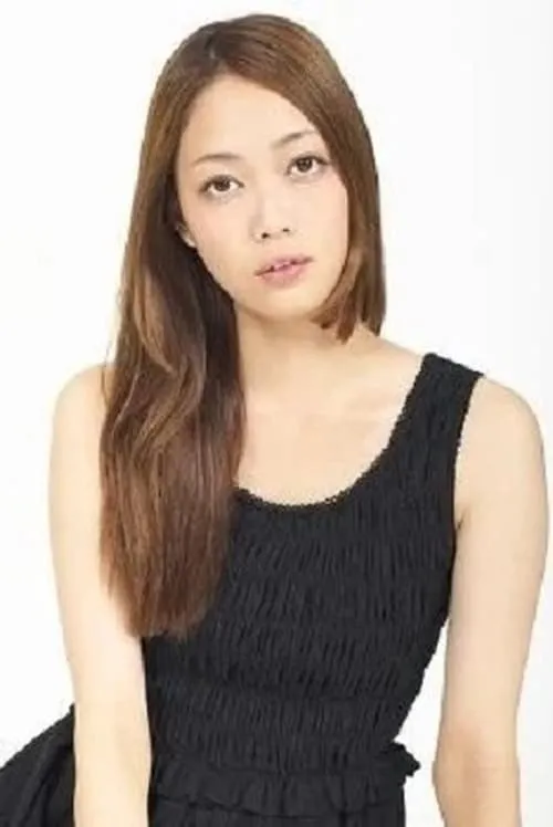 Suzu Natsume interpretando a