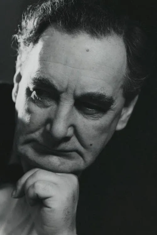 Svend Aggerholm interpretando a Laroque, fabrikant