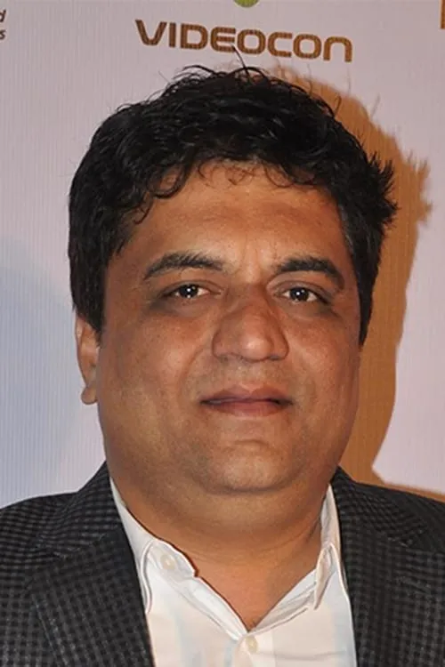 Swanand Kirkire interpretando a Murarilal