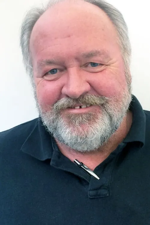 Sydney Jackson interpretando a Murphy