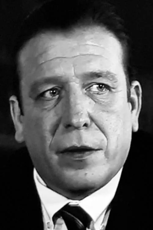 Sylvain Deblé interpretando a Martin Kuypers, conducteur silencieux