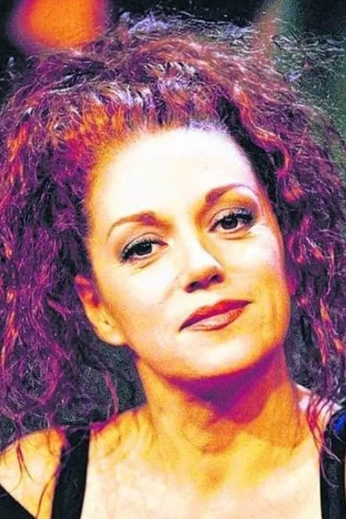 Sylvia Millecam interpretando a Linda