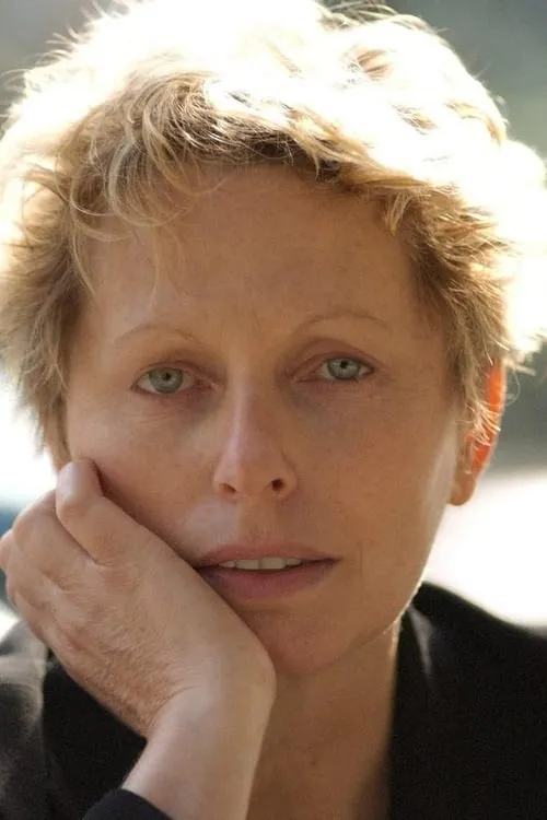 Sylvie Matton interpretando a Shirley