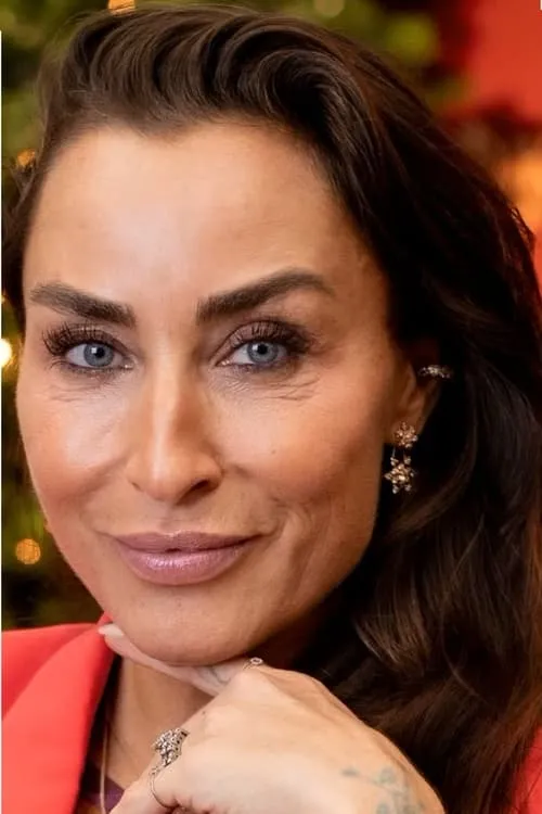 Caroline Henderson ha trabajado con Szhirley en 1 ocasiones