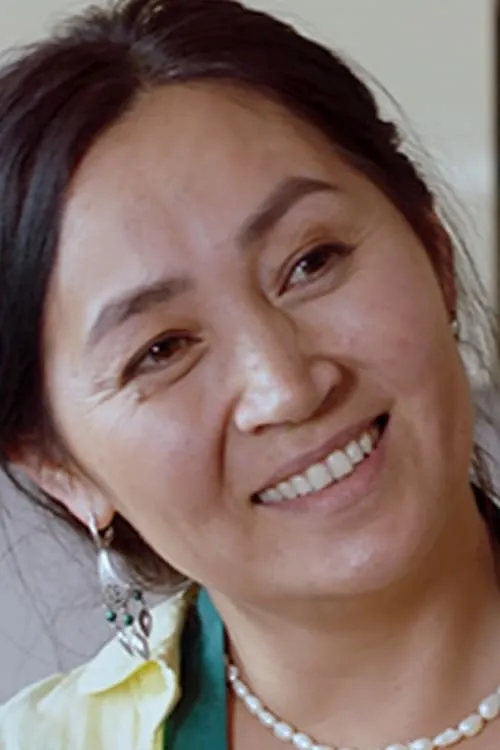 Elnura Osmonalieva ha trabajado con Taalaikan Abazova en 1 ocasiones