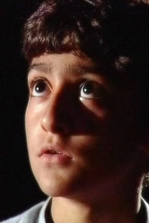 Tabrez Shah interpretando a Murad Ali (Shah Rukh Khan)