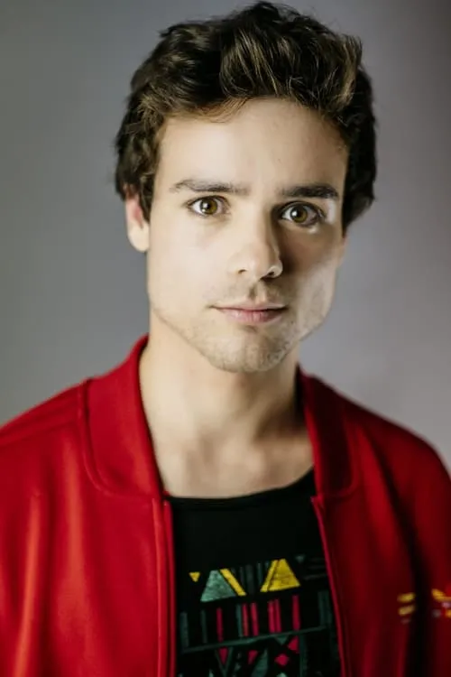 Tadeu Faustino interpretando a Henrique Cimento