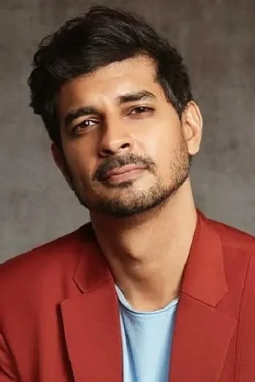 Tahir Raj Bhasin — personaje: Arjun Bhatia