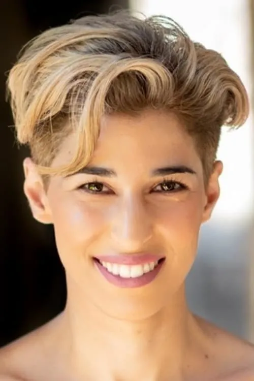 Talin Agon interpretando a Becky