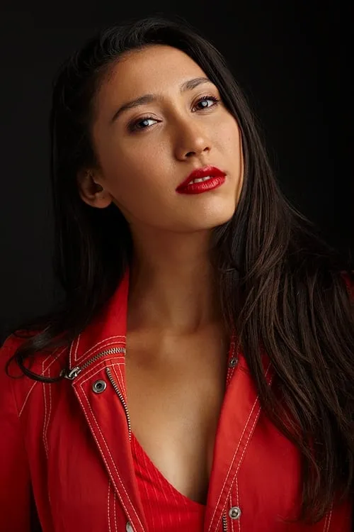 Tamara Lee Bailey interpretando a Basil (School Spirit)