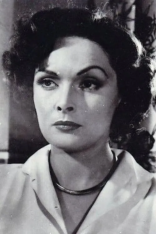 Tamara Lees interpretando a Evi