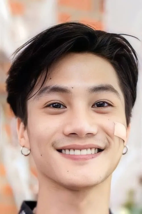 Tanapak Jongjaiphar interpretando a (segment