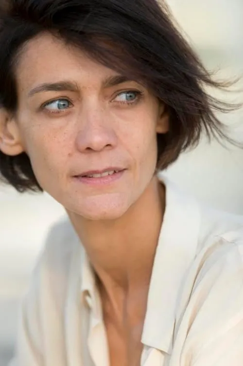 Tania Garribba interpretando a Satnei