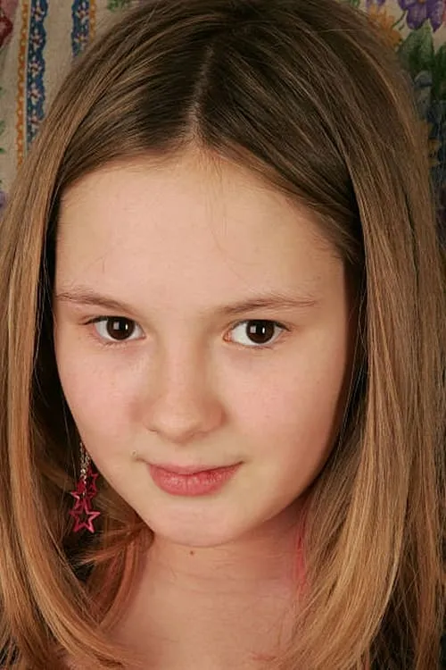 Tara Devon Gallagher interpretando a Emma Tyler