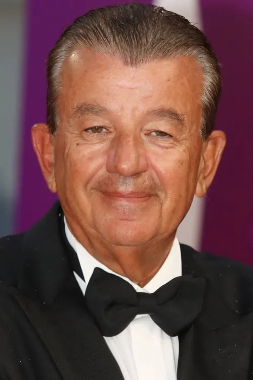 Tarak Ben Ammar interpretando a Self